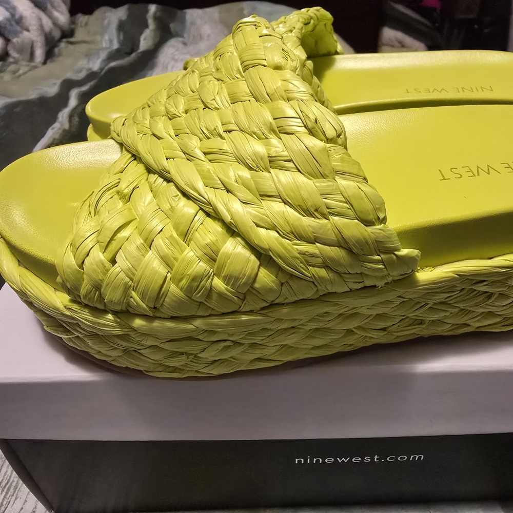 Nine West Medium Green Shoes - Picture 3 of 6